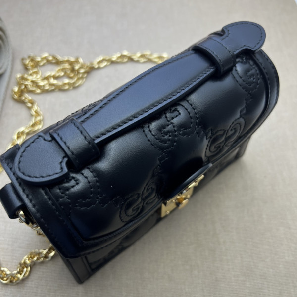 G*u*i gg matelassÉ small top handle bag