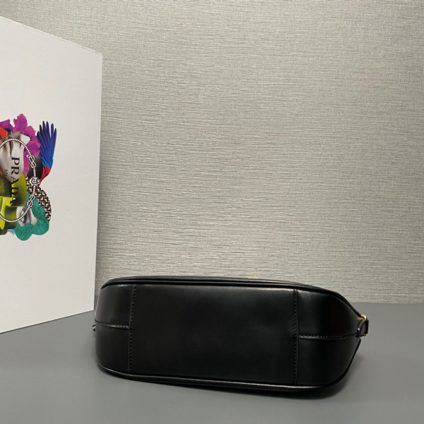 Pra*a leather handbag-31x16x11cm
