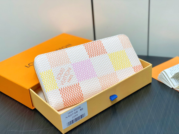 l0*is V*t0n zippy wallet-19.5*10.5*2.5 cm