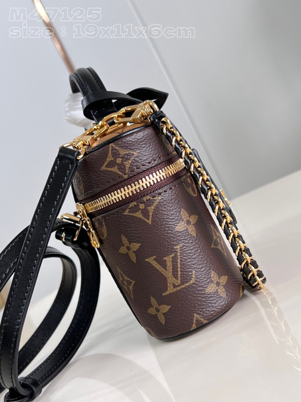 l0*is V*t0n vanity chain pouch-19 x 11.5 x 6.5 cm