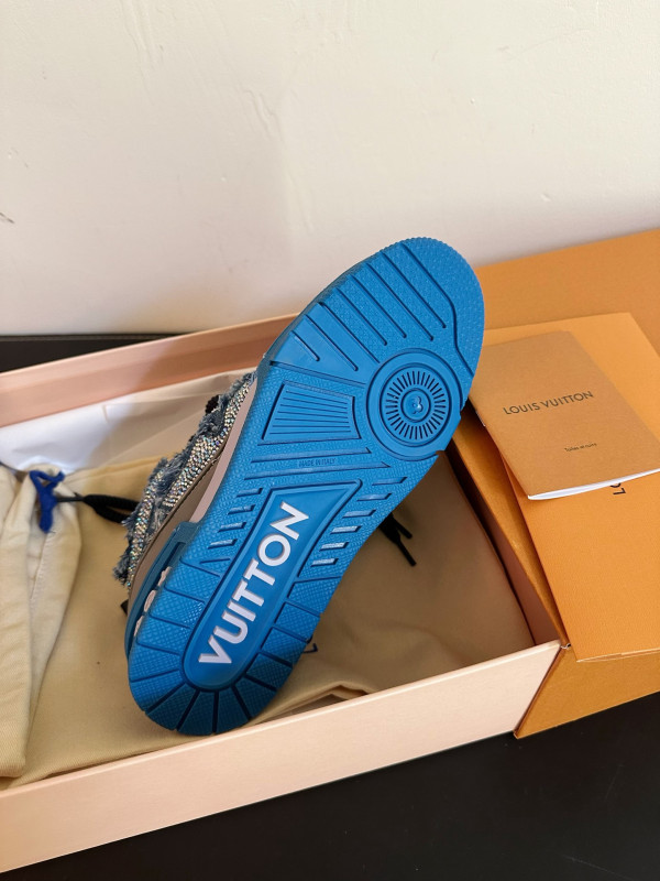 l0*is V*t0n sneakers