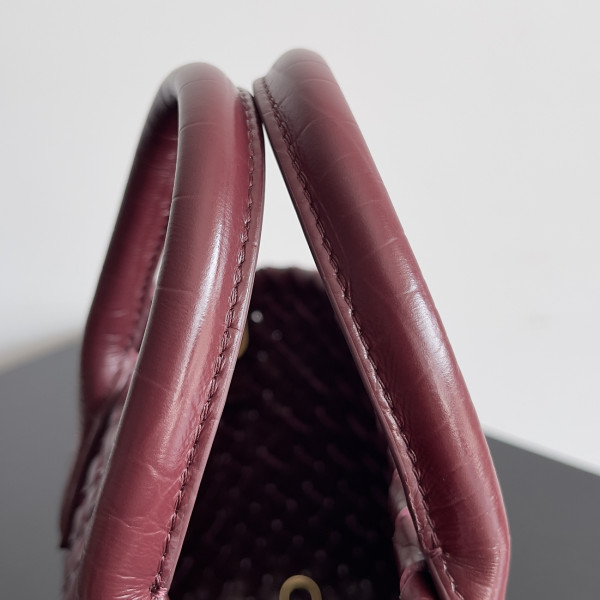 bo*te*ga Ve*ne*ta mini cabat-22*6.5*15.5cm