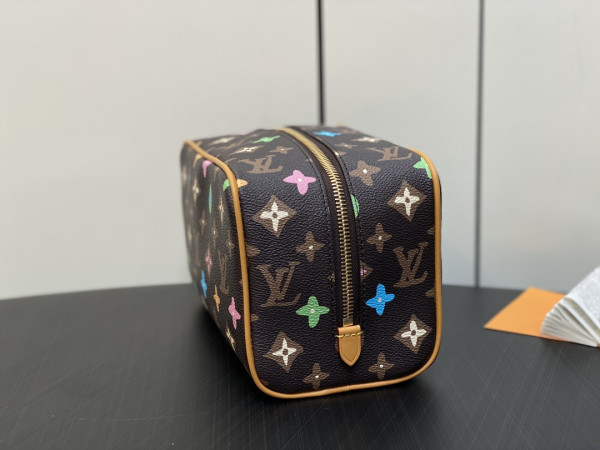 l0*is V*t0n locker dopp kit bag-23*13*12cm