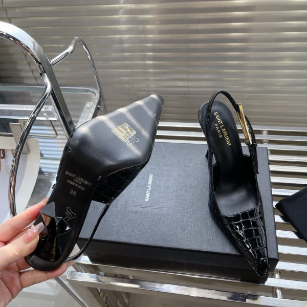 Sa**t Lau*nt heels