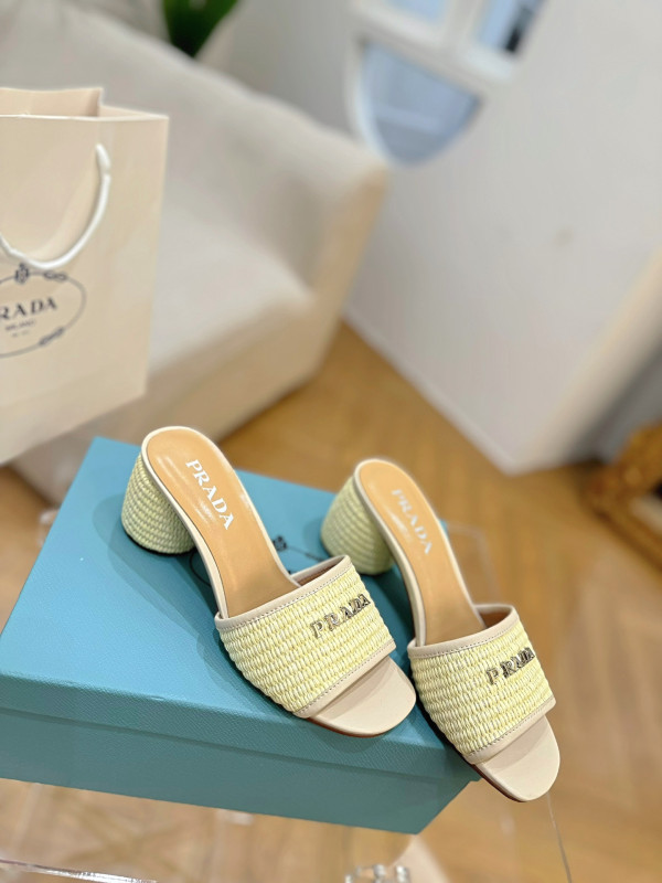 Pra*a sandals