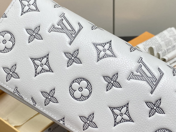 l0*is V*t0n brazza wallet-10*19*2cm