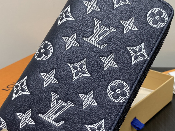 l0*is V*t0n zippy wallet-10*20*2 cm