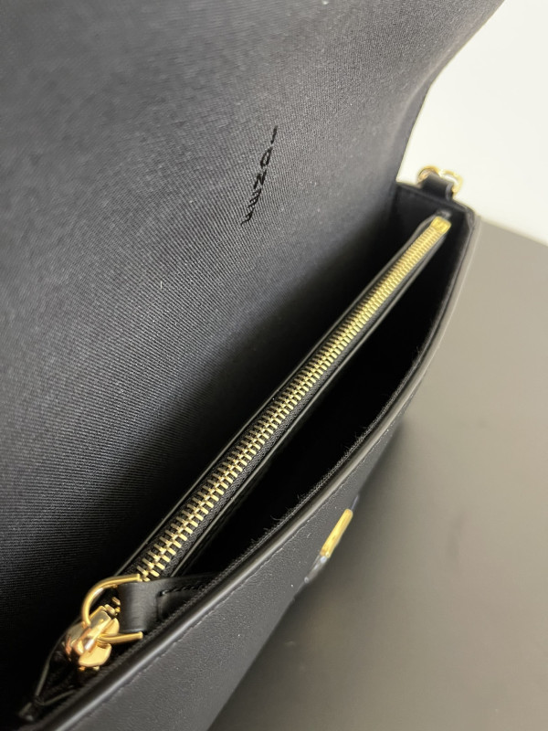 F**di graphy bag-22*5*11cm
