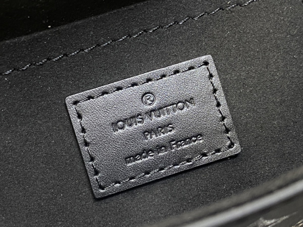 l0*is V*t0n camera box monogram canvas