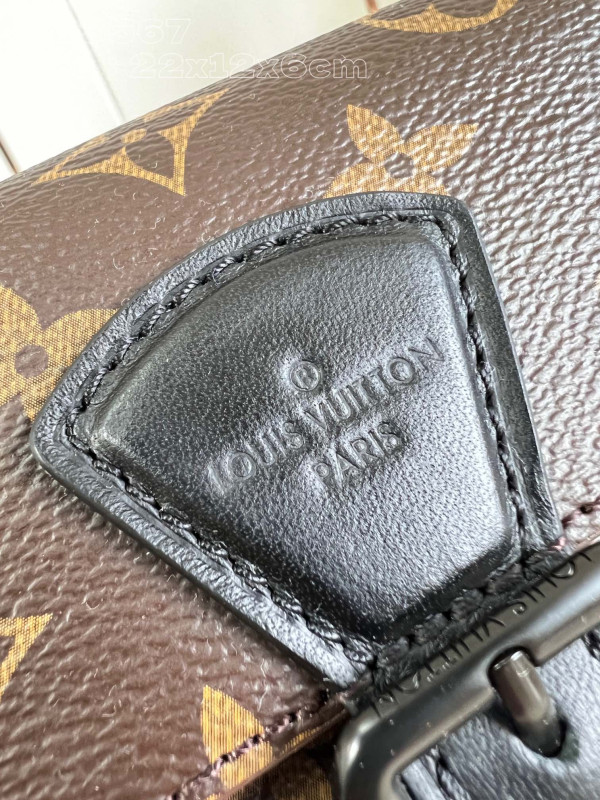 l0*is V*t0n montsouris wearable wallet