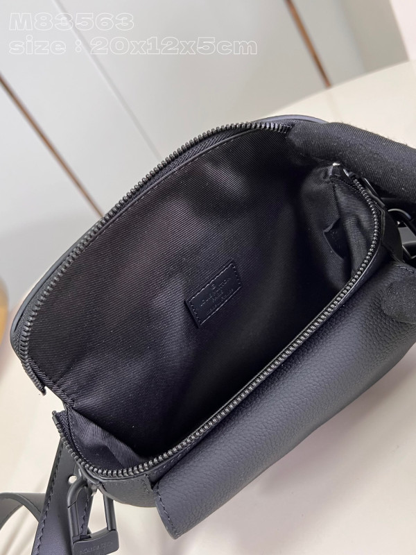 l0*is V*t0n pilot wearable wallet-20*12*5.5cm