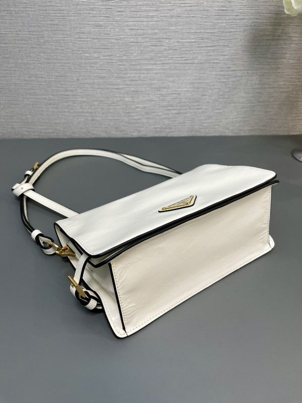 Pra*a messenger bag-23*15*8.5cm