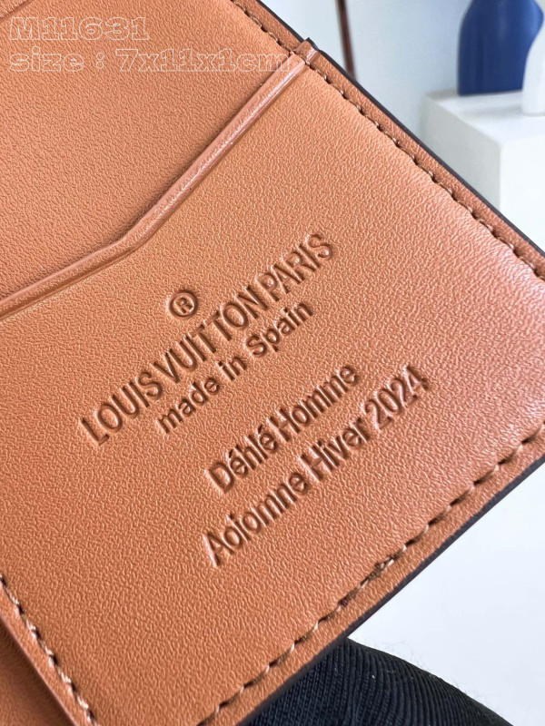 l0*is V*t0n pocket organizer-7.5*11.1*1 cm