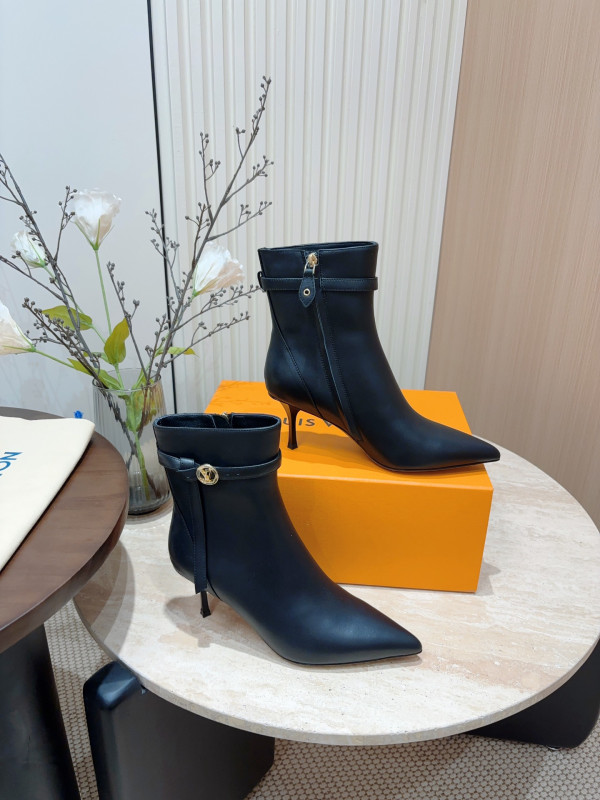 l0*is V*t0n stellar ankle boot