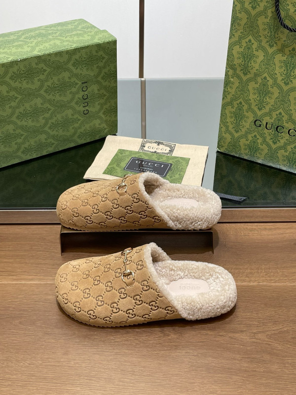 G*u*i horsebit slipper