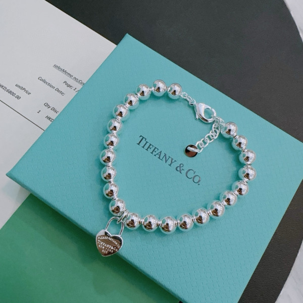 T*f*ny bracelet