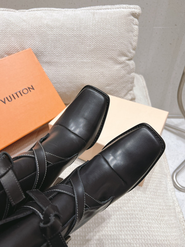l0*is V*t0n boots