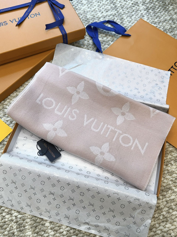 l0*is V*t0n scarf