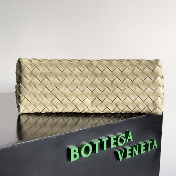 bo*te*ga Ve*ne*ta medium andiamo