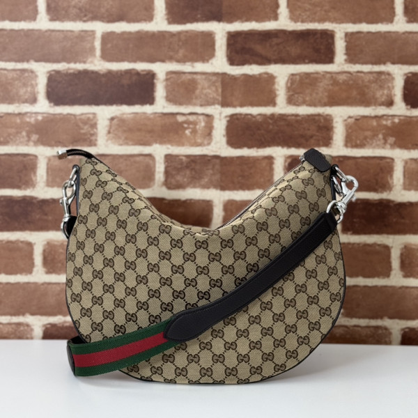 G*u*i b medium shoulder bag