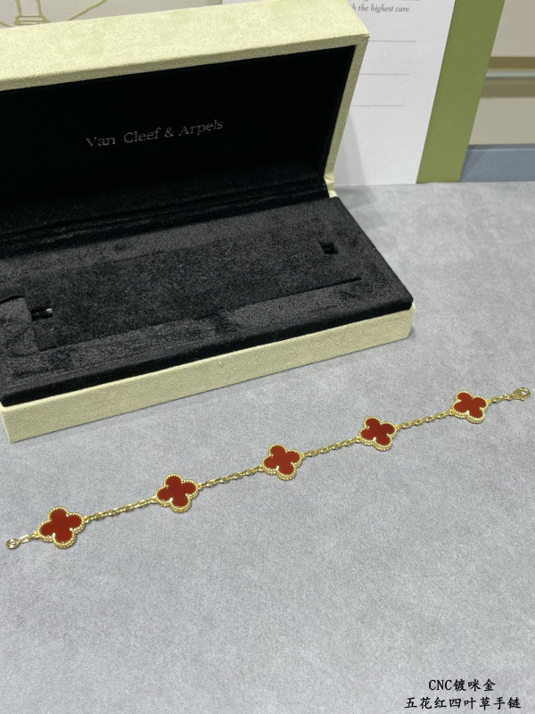 V*N CL*F&arpels perlée bracelet