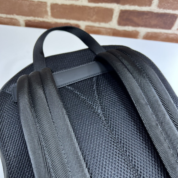 G*u*i small backpack