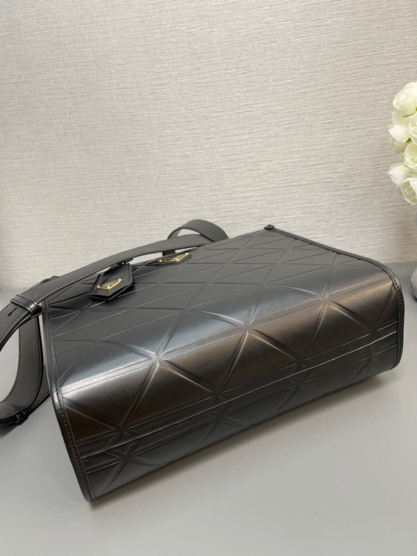 Pra*a symbole medium leather bag