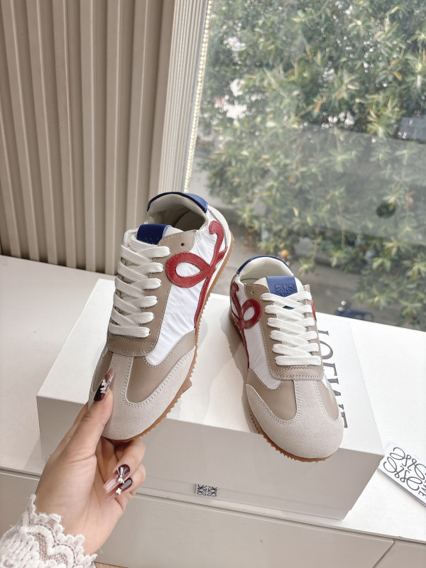 L0ew* ballet runner