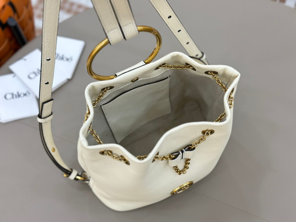 Chloe bracelet backpack in grained leather- 22*20*10.5cm