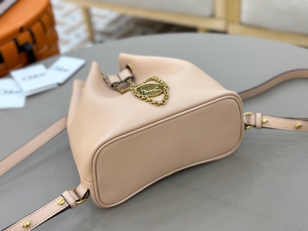 Chloe bracelet backpack in grained leather- 22*20*10.5cm