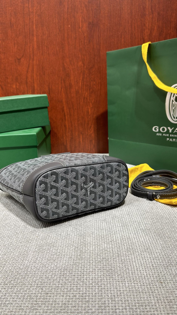 Go*ard beluga  - 23×18.5×8cm