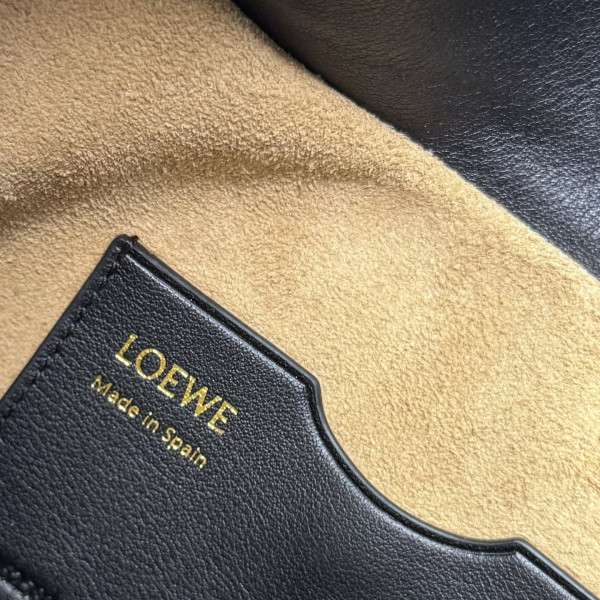 L0ew* medium ola bag in smooth calfskin - 26*18*13cm