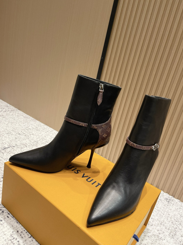 l0*is V*t0n boots