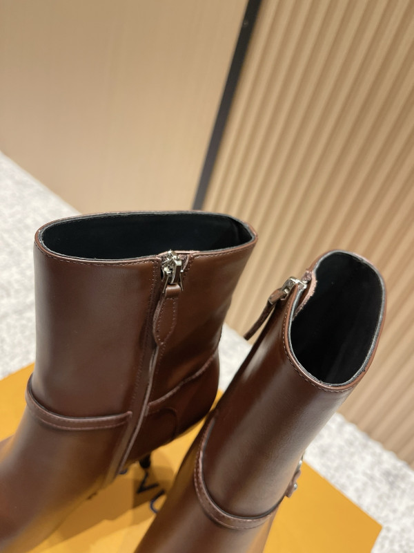 l0*is V*t0n boots