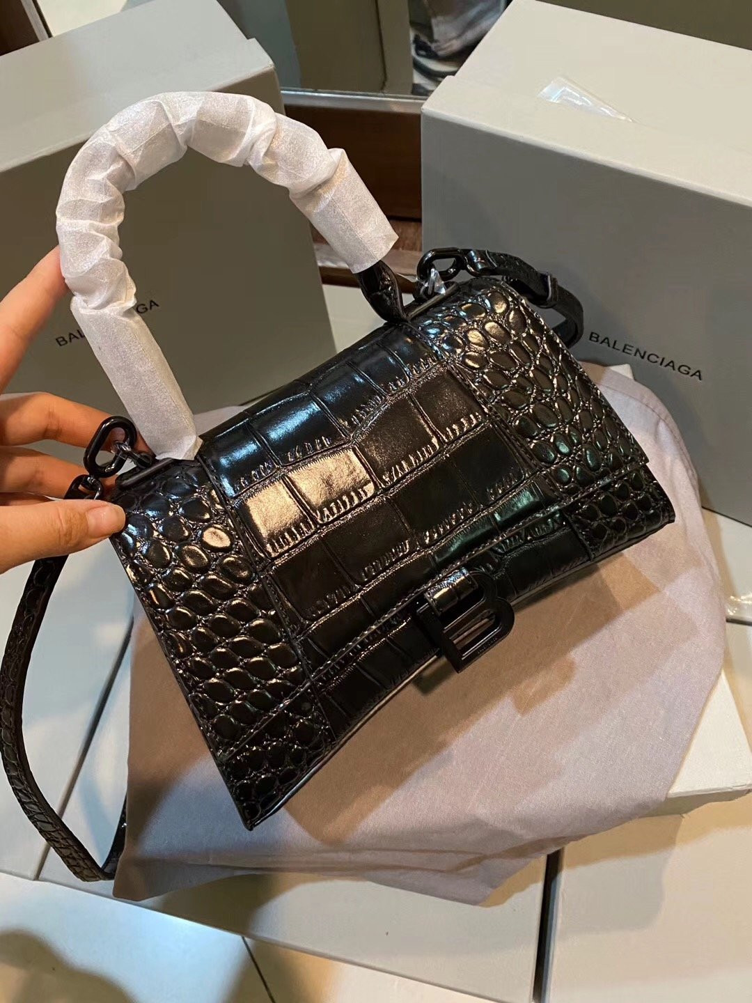 Ba*len*cia*ga hourglass xs top handle bag