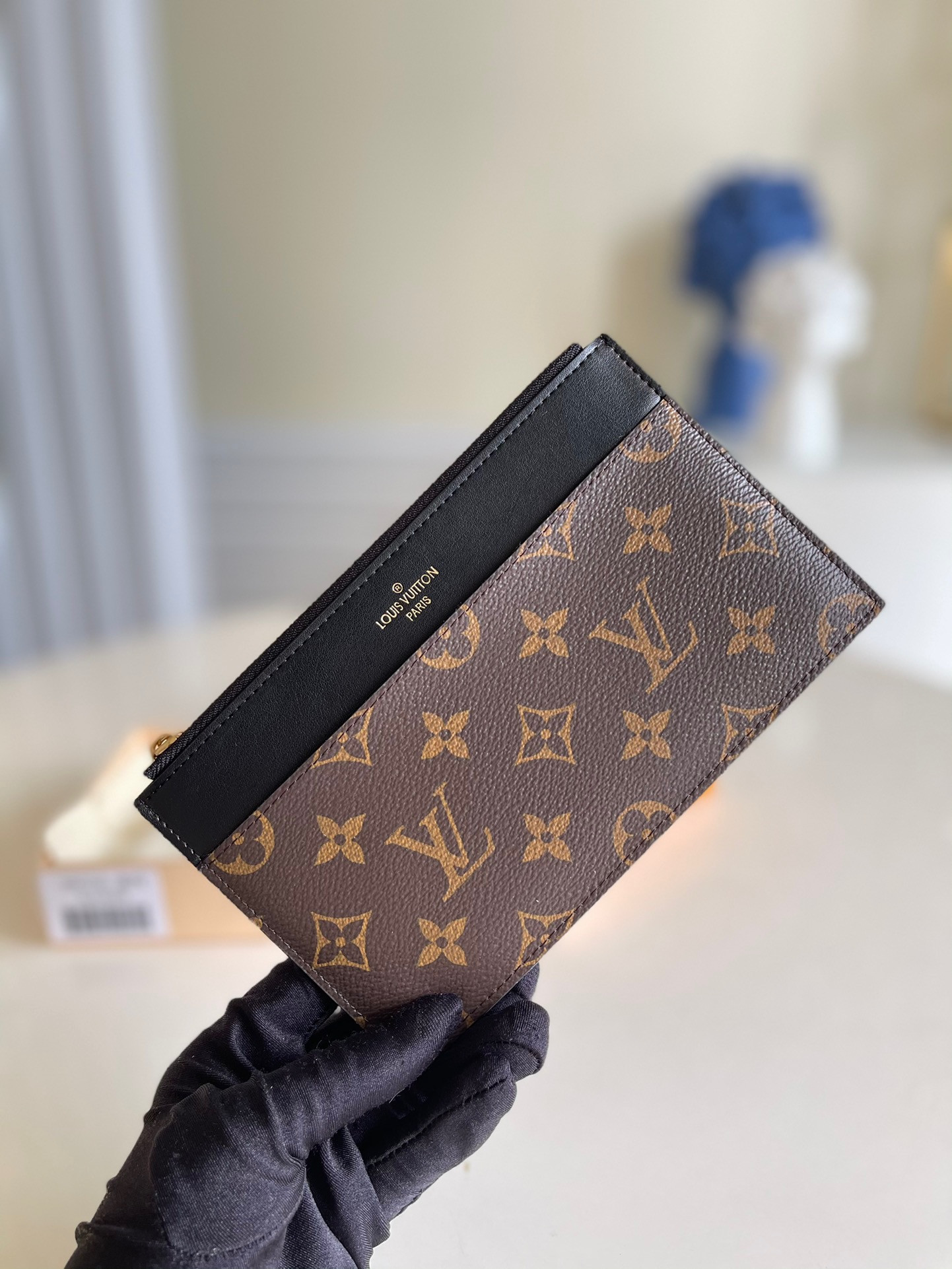 l0*is V*t0n slim purse
