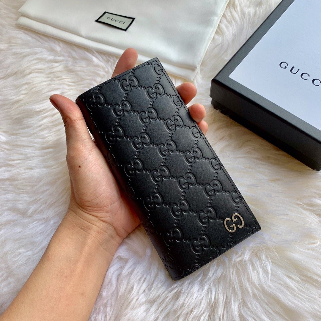 G*u*i long wallet