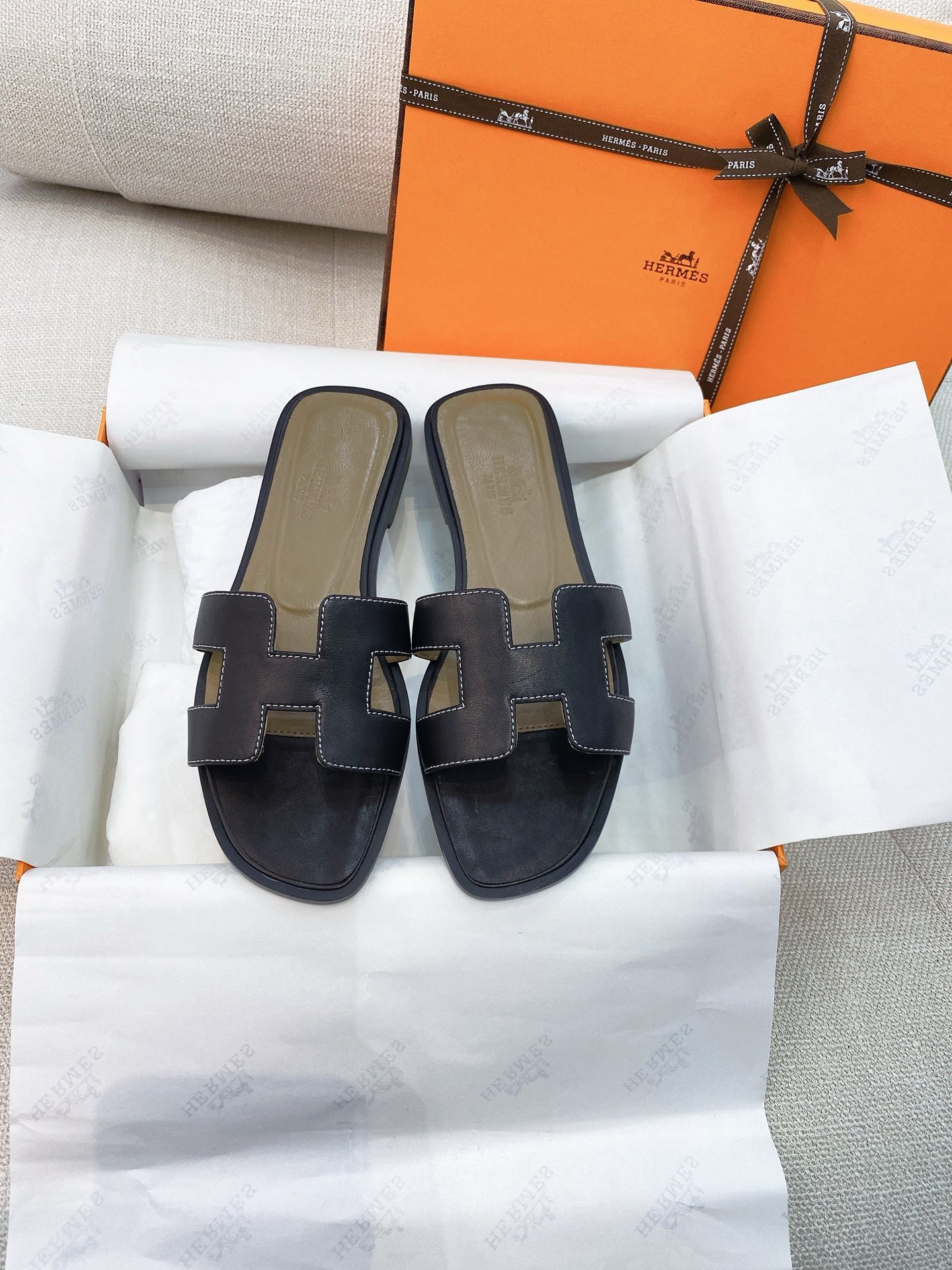 H**mes sandals