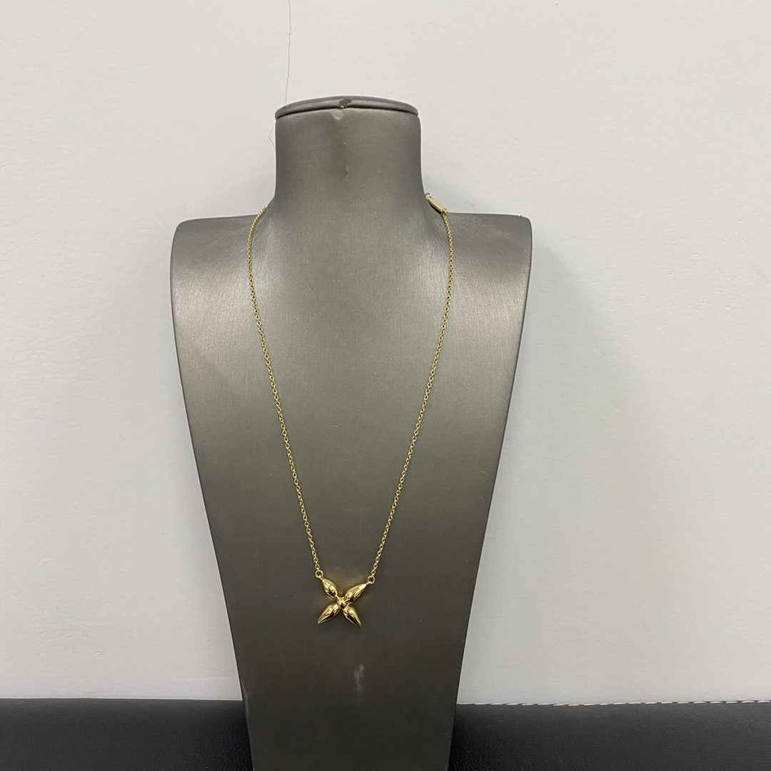 l0*is V*t0n necklace