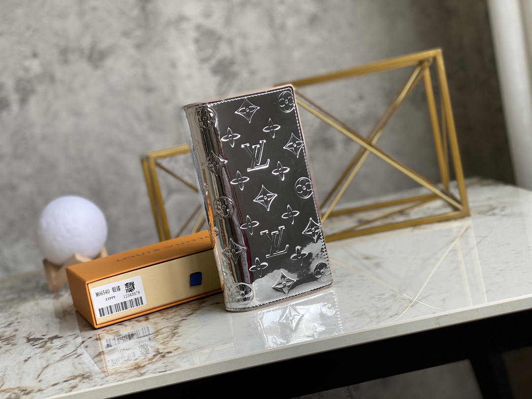 l0*is V*t0n brazza wallet