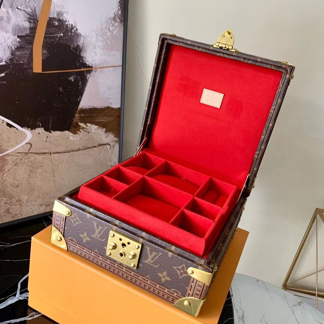 l0*is V*t0n jewelry box