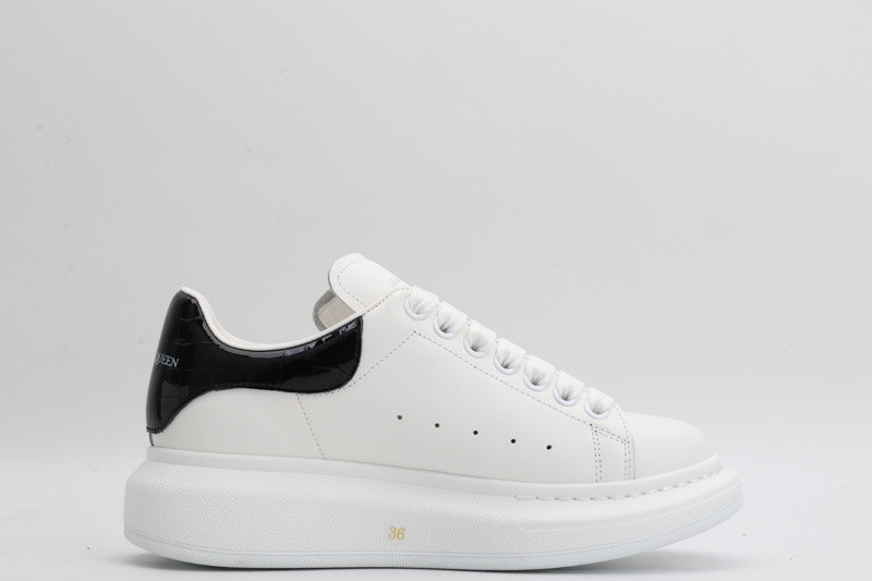 ale*d*r M*Q*en oversized sneaker