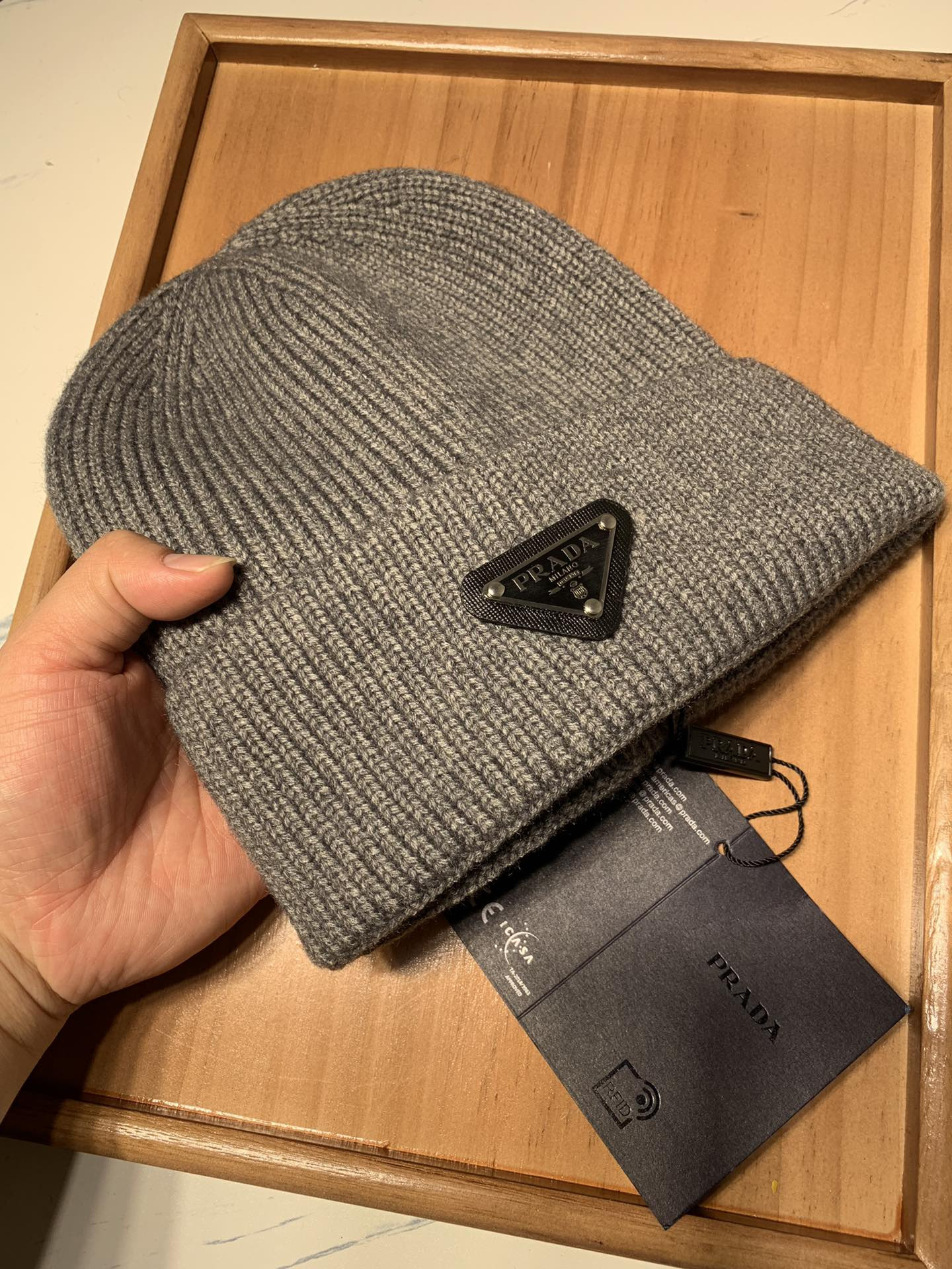 Pra*a hat