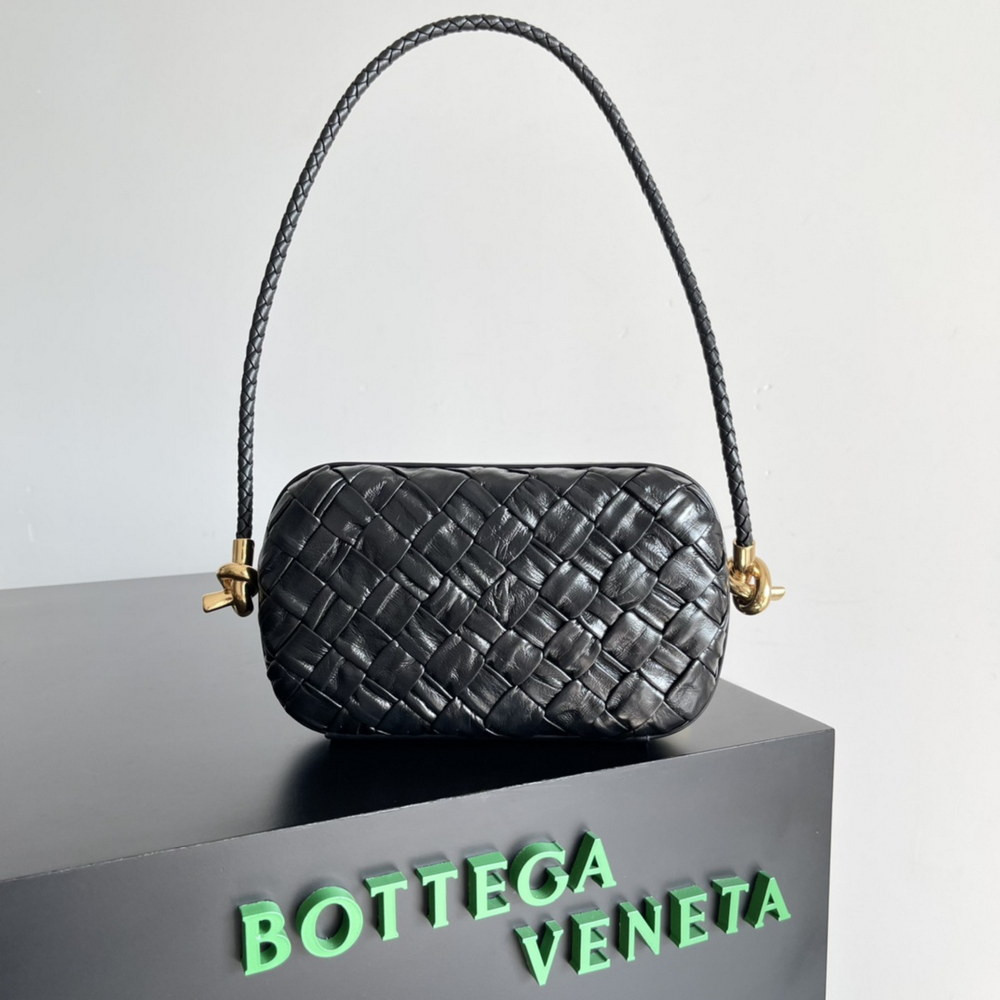 bo*te*ga Ve*ne*ta knot minaudiere on strap