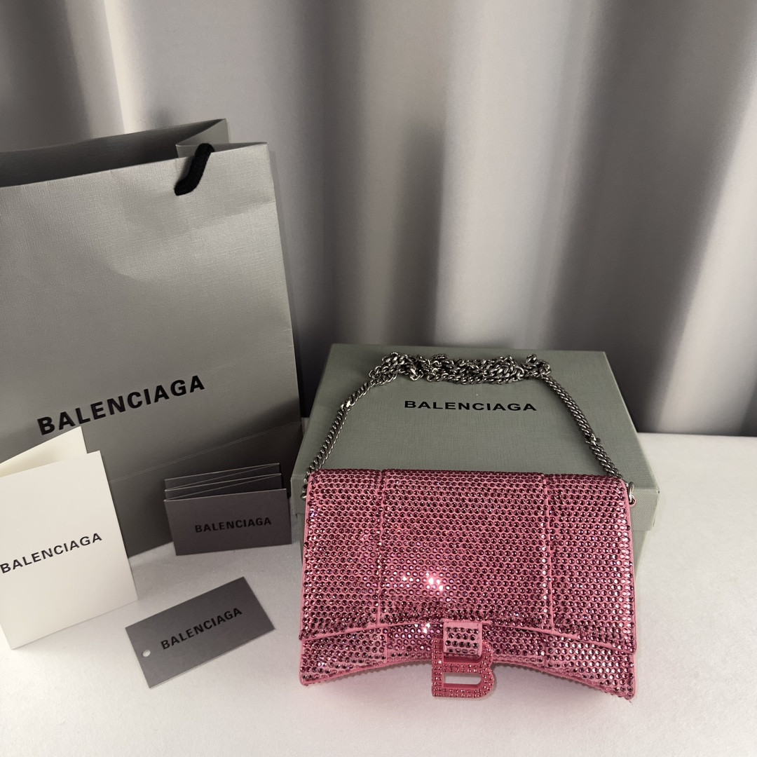 Ba*len*cia*ga hourglass wallet on chain