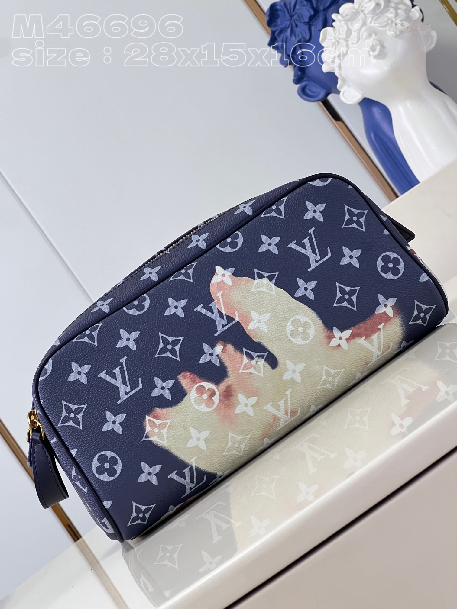l0*is V*t0n dopp kit toilet pouch