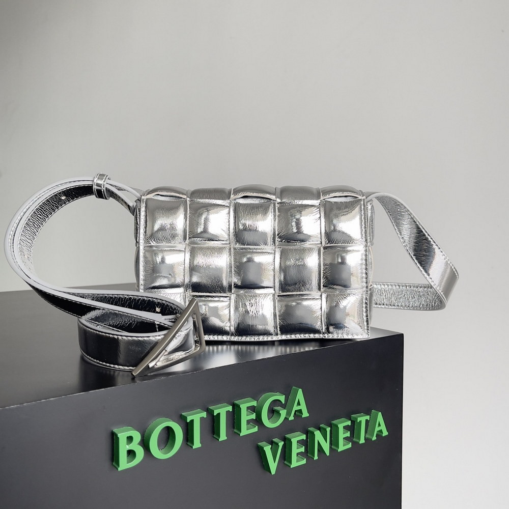bo*te*ga Ve*ne*ta cassette