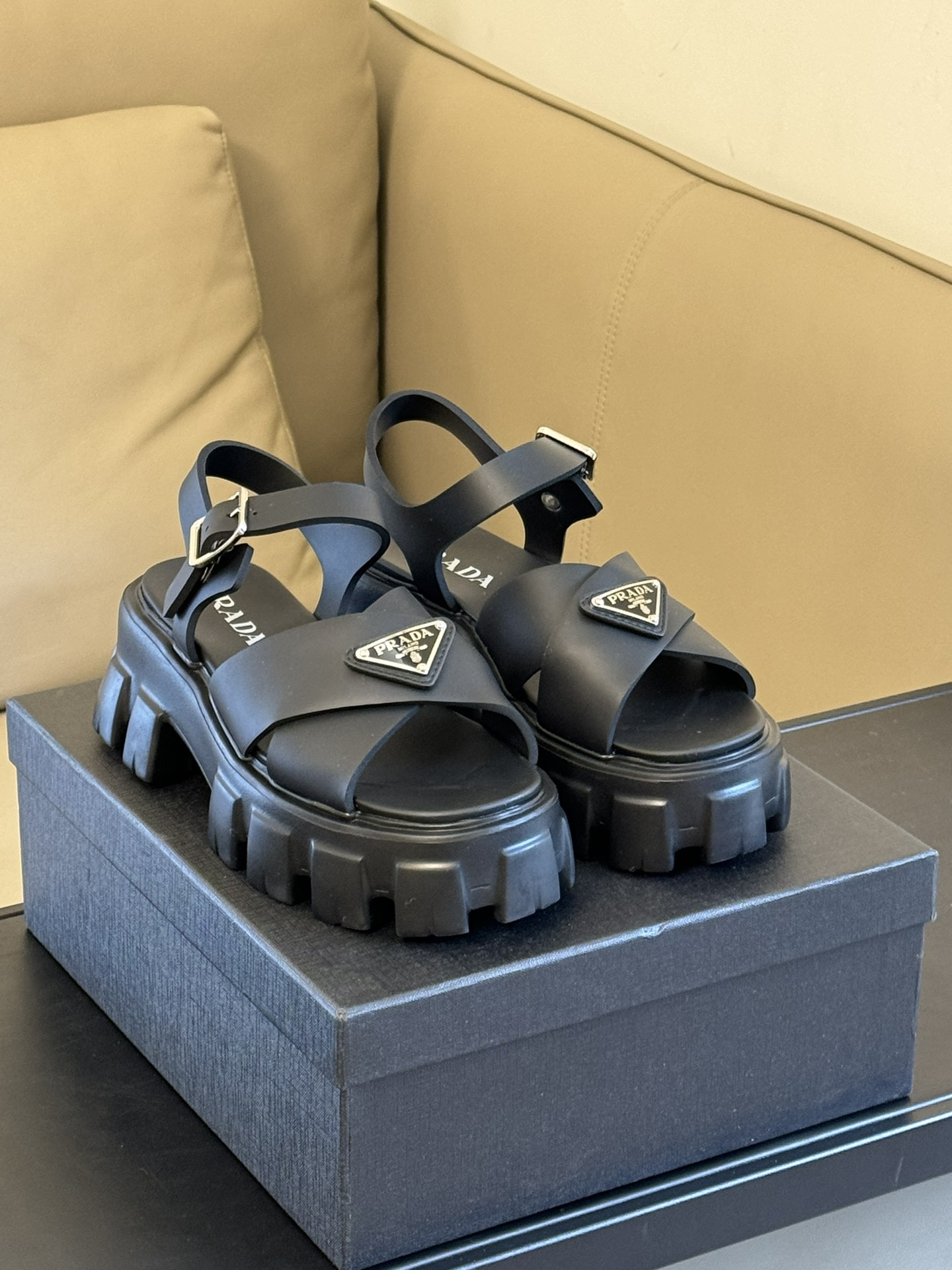 Pra*a sandals