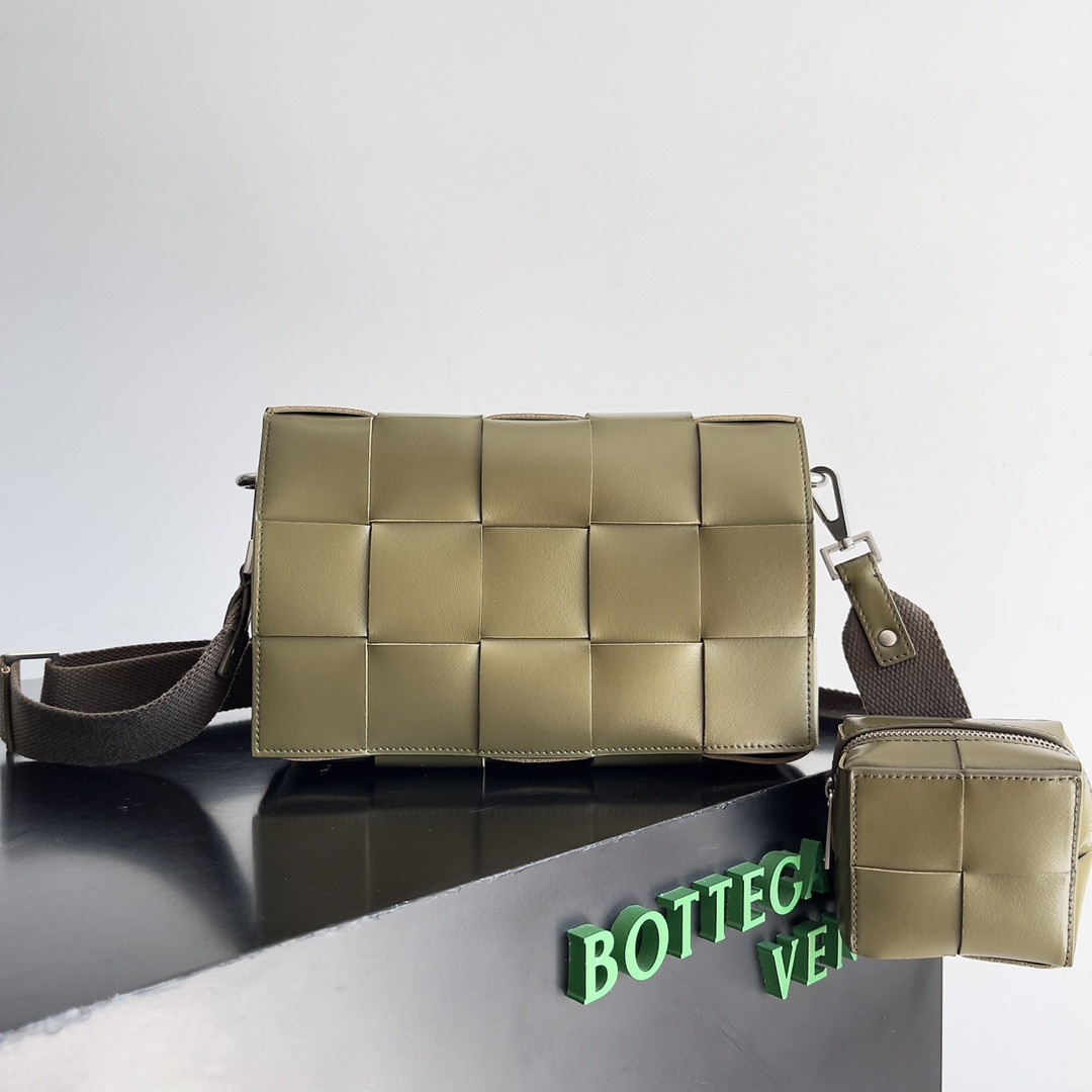bo*te*ga Ve*ne*ta cassette-26*16*6.5cm
