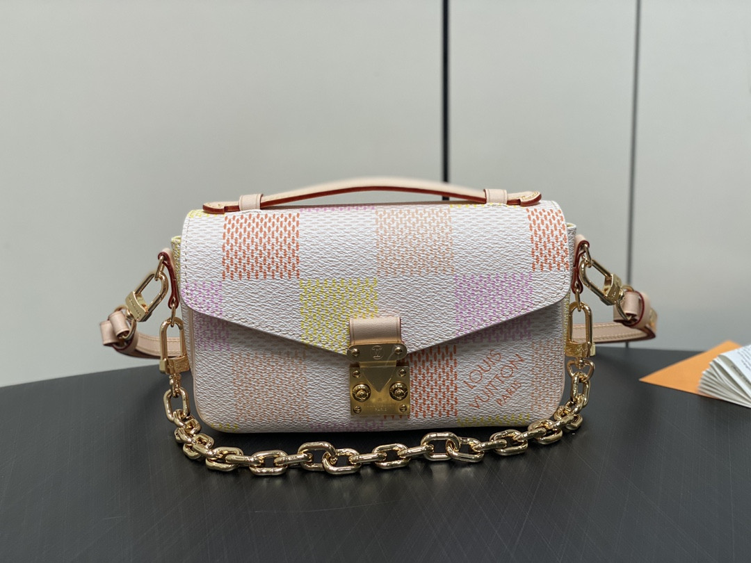 l0*is V*t0n pochette metis east west